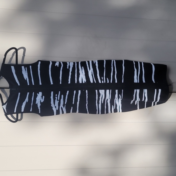 John & Jenn woman's bandage dress - Picture 5 of 6